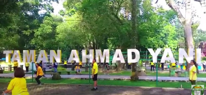 Area bermain outdoor yang hijau dan modern di salah satu taman kota Medan.